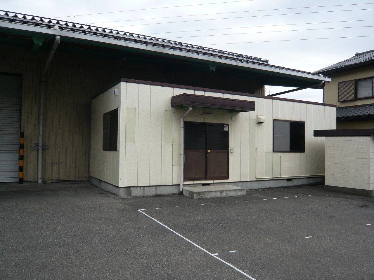 埼玉県日高市原宿の倉庫