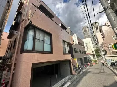 東京都新宿区西新宿の倉庫